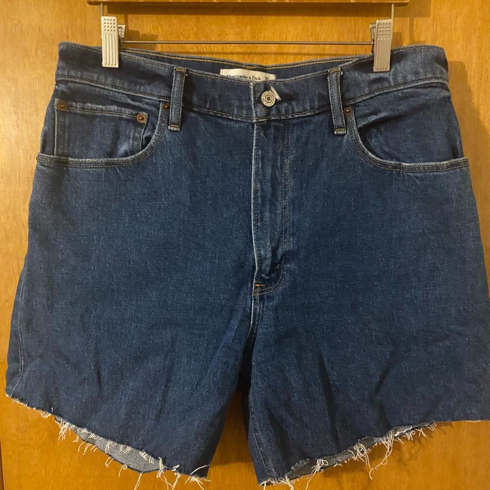 Abercrombie & Fitch 90s Relaxed Jean High Rise Short 30/10